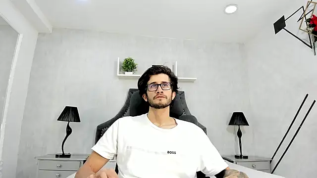 Loggan donnelly online show from 10-05-25, 05:47