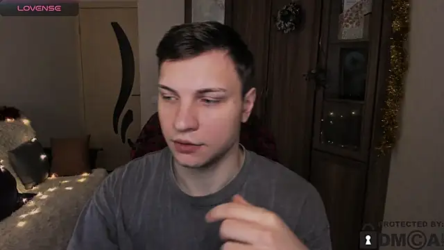 handsome guy01 online show from 11-28-25, 12:00