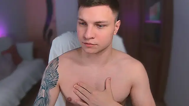 handsome guy01 online show from 03-08-25, 10:24