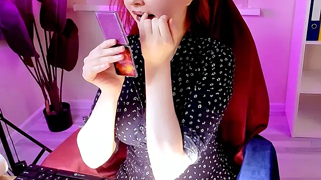 CarolGiggly online show from 12-17-25, 08:19