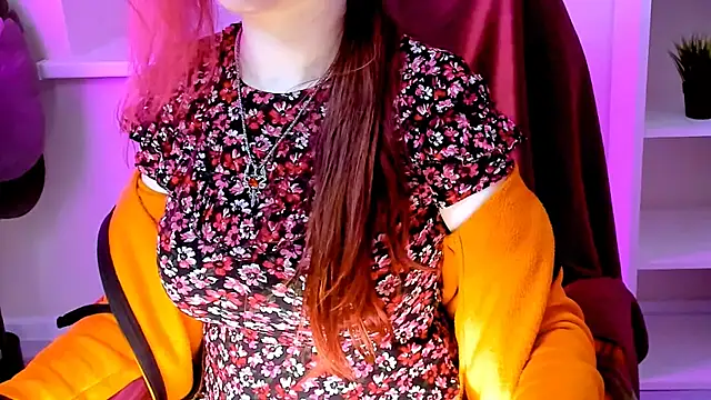 Snapshot of CarolGiggly chatting on 05-29-26, 04:35 CarolGiggly online show from 05-29-26, 04:35