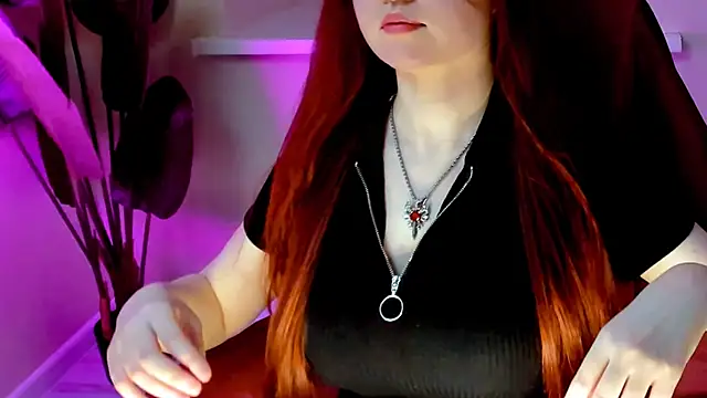 Snapshot of CarolGiggly chatting on 04-27-26, 08:12 CarolGiggly online show from 04-27-26, 08:12