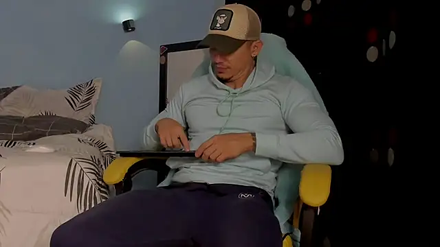 Alex motta online show from 11-17-25, 04:38