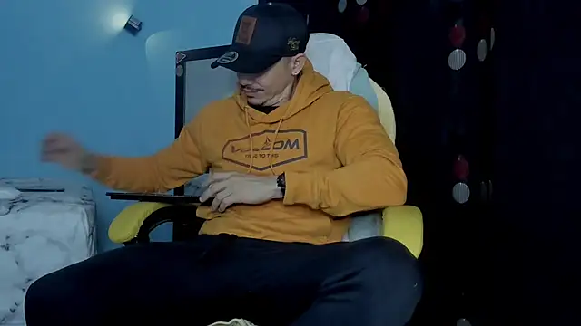 Alex motta online show from 10-28-25, 04:02