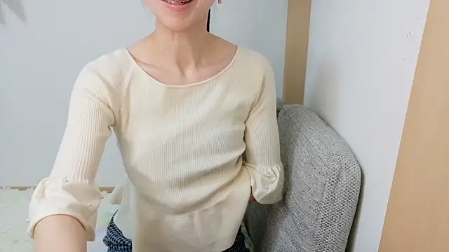 Hana-tan online show from 12-16-25, 10:47