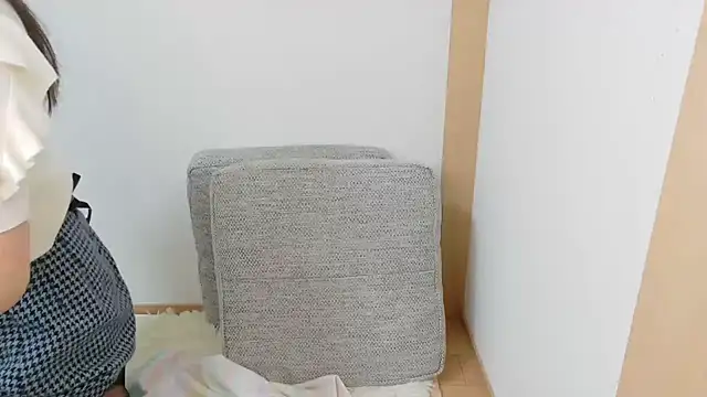 Hana-tan online show from 11-15-25, 11:09