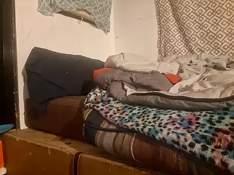 Snapshot of Cantufamily1979 chatting on 09-20-25, 02:27 Cantufamily1979 online show from 09-20-25, 02:27