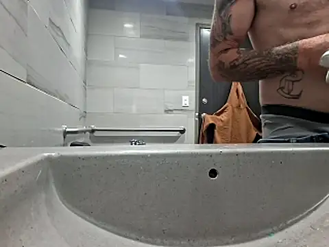 Snapshot of Cantufamily1979 chatting on 10-30-25, 05:39 Cantufamily1979 online show from 10-30-25, 05:39