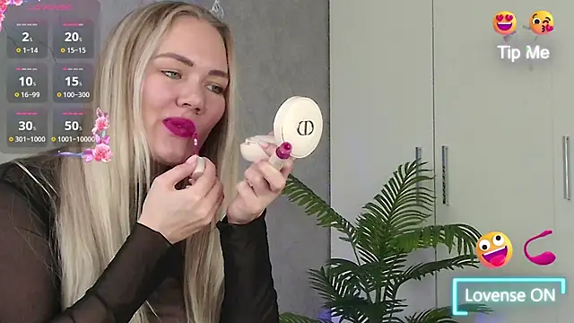 LianaCruz   online show from 03-18-25, 09:01