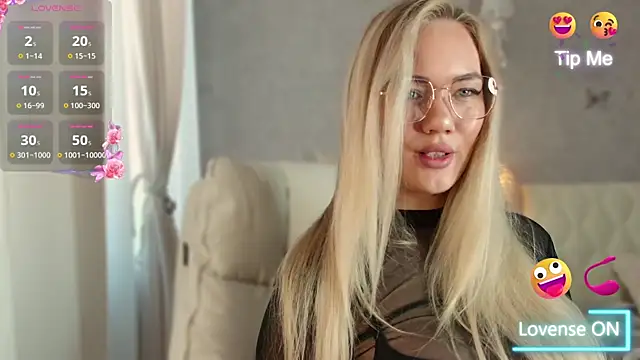 LianaCruz   online show from 01-25-25, 05:40