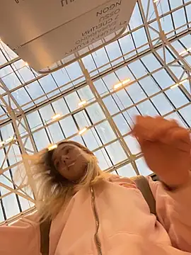 Lia  Love online show from 11-17-25, 12:09