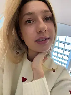 Lia  Love online show from 10-17-25, 12:07