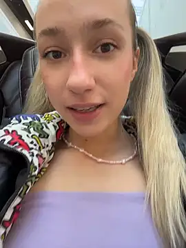 Lia  Love online show from 09-17-25, 01:13