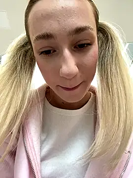 Lia  Love online show from 09-12-25, 12:16