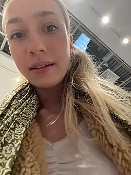 Lia  Love online show from 10-10-25, 12:17