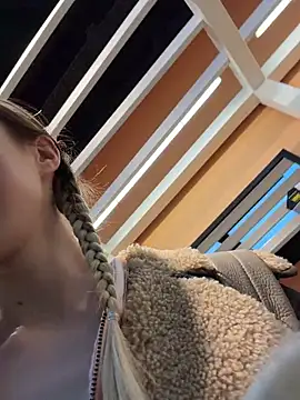 Lia  Love online show from 12-21-25, 01:13