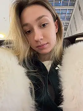 Lia  Love online show from 01-12-26, 01:40