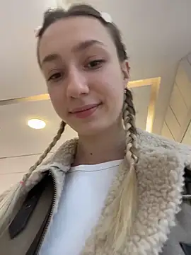 Lia  Love online show from 11-04-25, 11:14