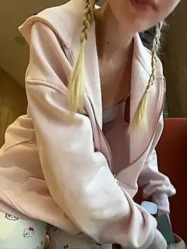 Lia  Love online show from 10-28-25, 12:15