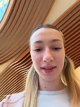 Lia  Love online show from 12-14-25, 09:04