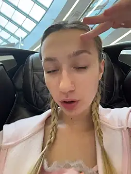 Lia  Love online show from 10-23-25, 12:15