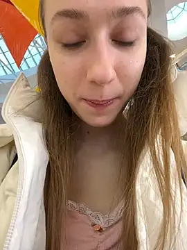 Lia  Love online show from 01-28-25, 09:08