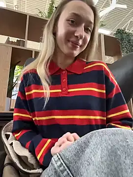 Lia  Love online show from 10-07-25, 12:17