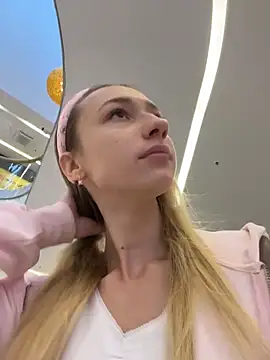 Lia  Love online show from 11-03-25, 12:20