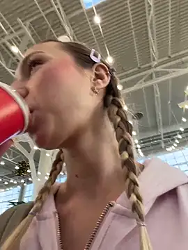 Lia  Love online show from 11-14-25, 12:09