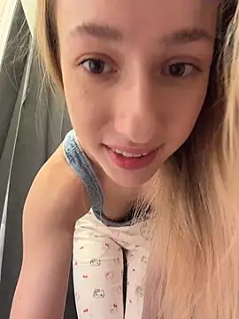 Lia  Love online show from 12-19-25, 01:13