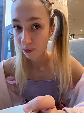 Lia  Love online show from 11-05-25, 12:30