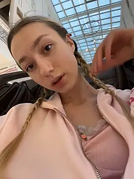 Lia  Love online show from 11-20-25, 12:06