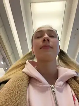 Lia  Love online show from 11-12-25, 11:58