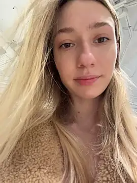 Lia  Love online show from 12-22-25, 01:22