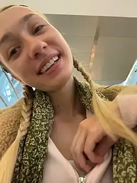 Lia  Love online show from 10-05-25, 12:07