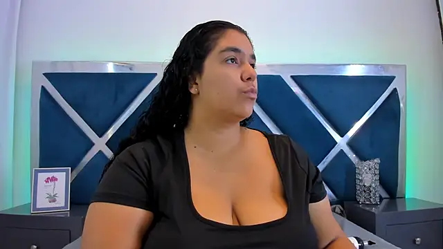 Snapshot of Tiffanymiller00 chatting on 06-18-26, 05:18 Tiffanymiller00 online show from 06-18-26, 05:18