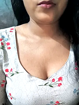 Snapshot of NEETU-89 chatting on 10-17-25, 02:04 NEETU-89 online show from 10-17-25, 02:04