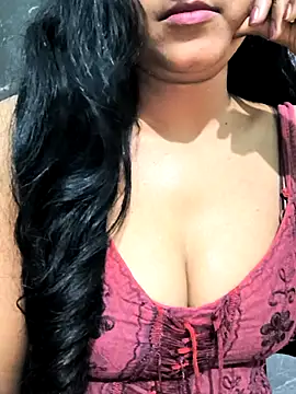 Snapshot of NEETU-89 chatting on 10-21-25, 04:12 NEETU-89 online show from 10-21-25, 04:12