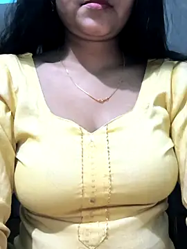 Snapshot of NEETU-89 chatting on 03-08-25, 04:28 NEETU-89 online show from 03-08-25, 04:28