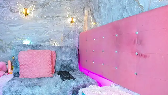 Snapshot of taylorbunny_x chatting on 10-01-25, 03:33 taylorbunny x online show from 10-01-25, 03:33