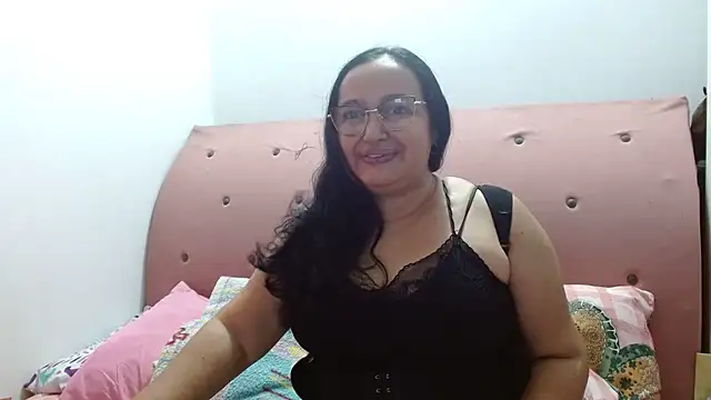 Snapshot of GiaNahomi chatting on 02-23-25, 10:53 GiaNahomi online show from 02-23-25, 10:53