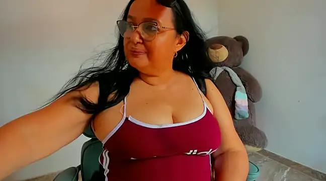Snapshot of GiaNahomi chatting on 03-11-25, 03:45 GiaNahomi online show from 03-11-25, 03:45