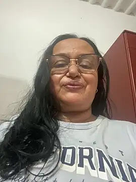 Snapshot of GiaNahomi chatting on 02-06-25, 03:06 GiaNahomi online show from 02-06-25, 03:06