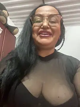 Snapshot of GiaNahomi chatting on 01-06-25, 11:30 GiaNahomi online show from 01-06-25, 11:30