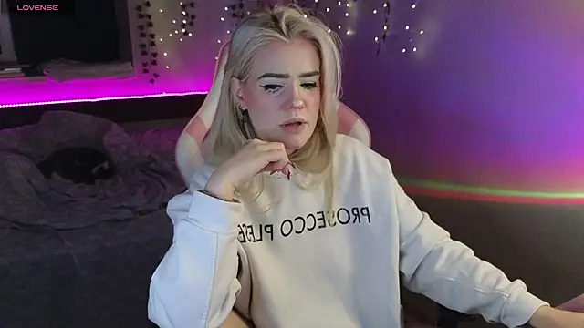 RedVelveten online show from 10-09-25, 08:20