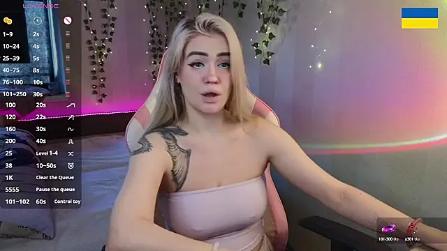 RedVelveten online show from 09-20-25, 06:18