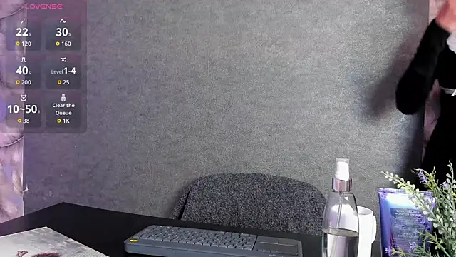 Snapshot of katia_bss chatting on 05-13-26, 09:00 katia bss online show from 05-13-26, 09:00