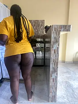 Snapshot of zahhysims chatting on 10-27-25, 03:46 zahhysims online show from 10-27-25, 03:46