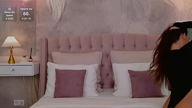 milaleoneli online show from 04-05-26, 03:08