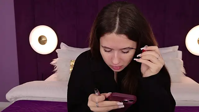 Snapshot of milaleoneli chatting on 11-10-25, 03:22 milaleoneli online show from 11-10-25, 03:22